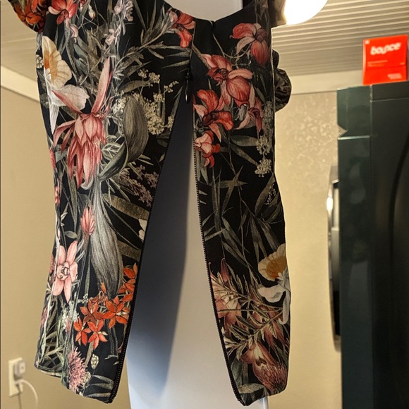 ANTONIO MELANI Black Floral Ruffle Blouse - Picture 4 of 5